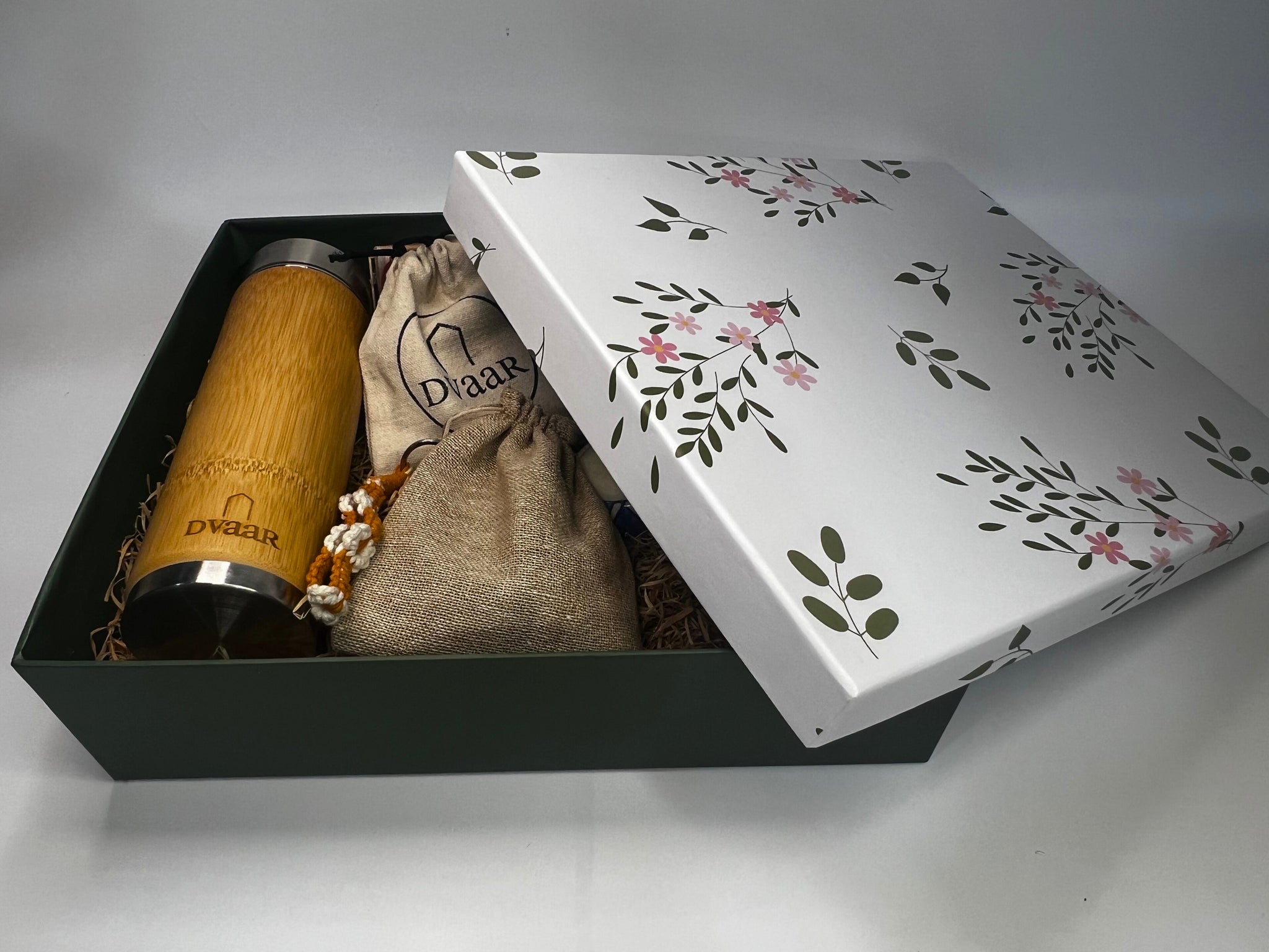 Decorative Cardboard Gift Box, Gift Hamper Box for Anniversary, Corporate,  Printed, Return Gift Box, Baby Shower Gifting (21 * 21 * 8 CM) : Amazon.in:  Home & Kitchen