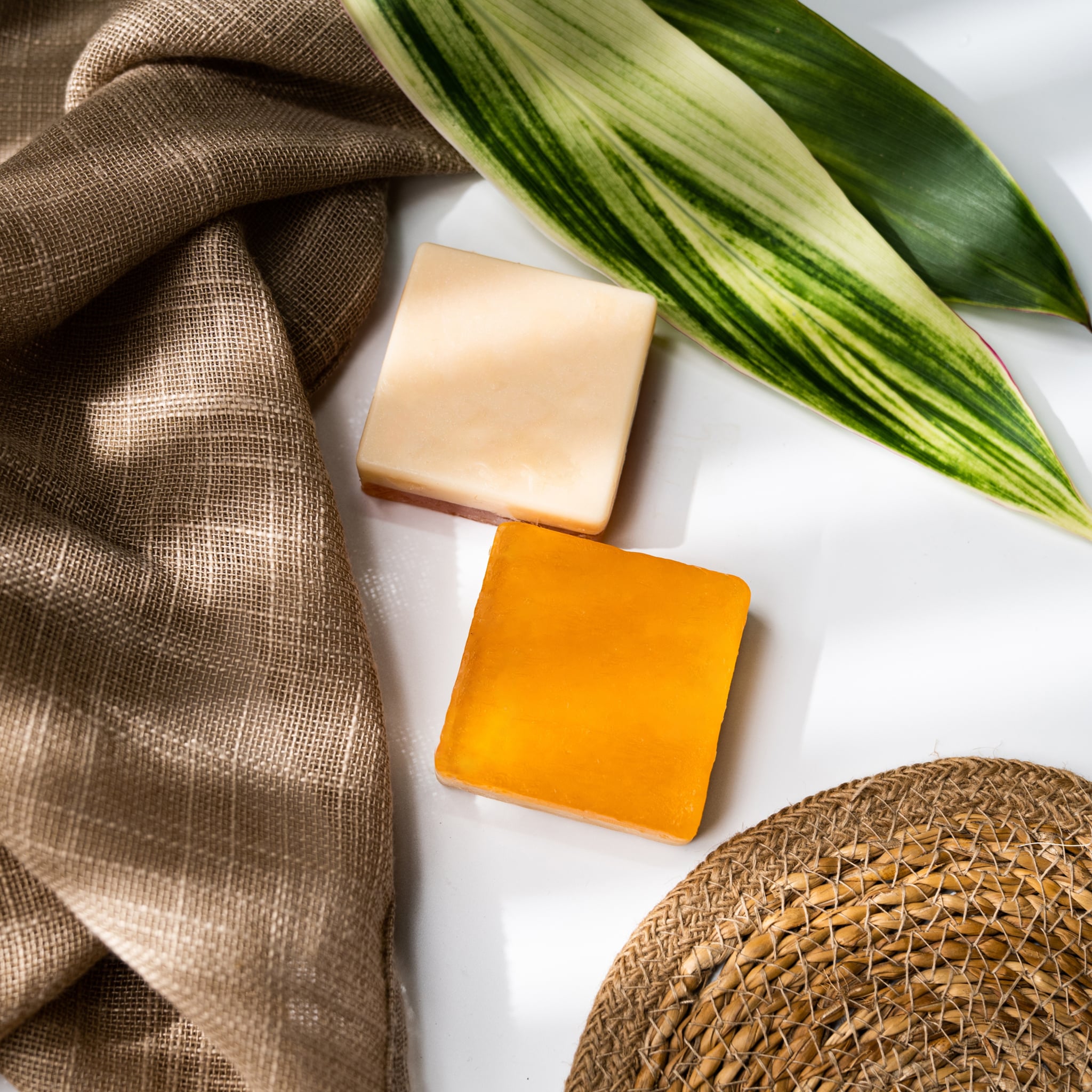 HONEY AND SHEA BUTTER FACIAL BAR